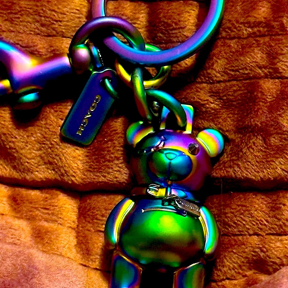 Coach 3D Multicolor oil slick, iridescent Metallic bear. Rare. Keychain FOB. - Picture 3 of 14